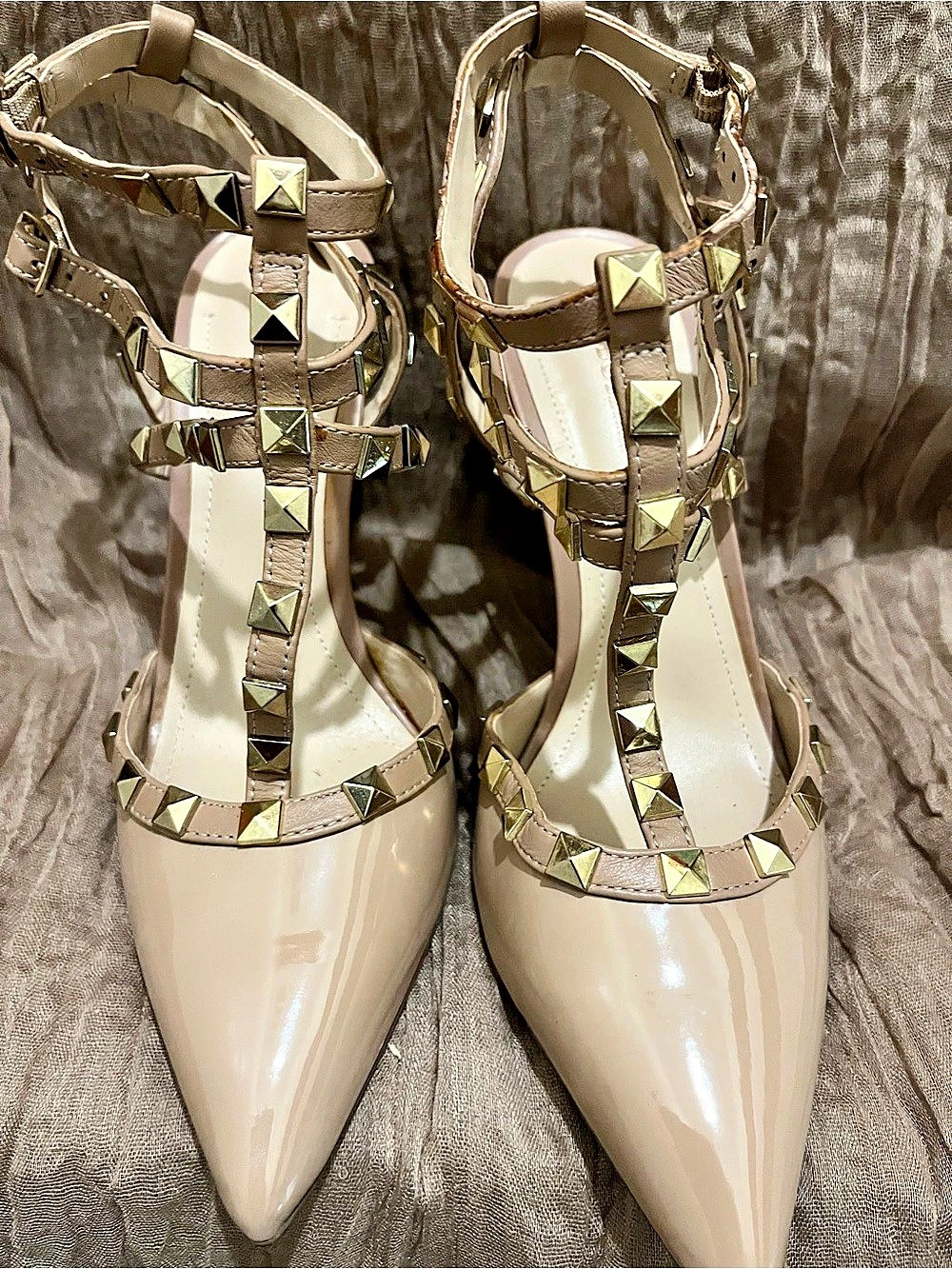 BCBGMAXAZRIA Studded Pointed-Toe Heels in Nude Beige -Like New